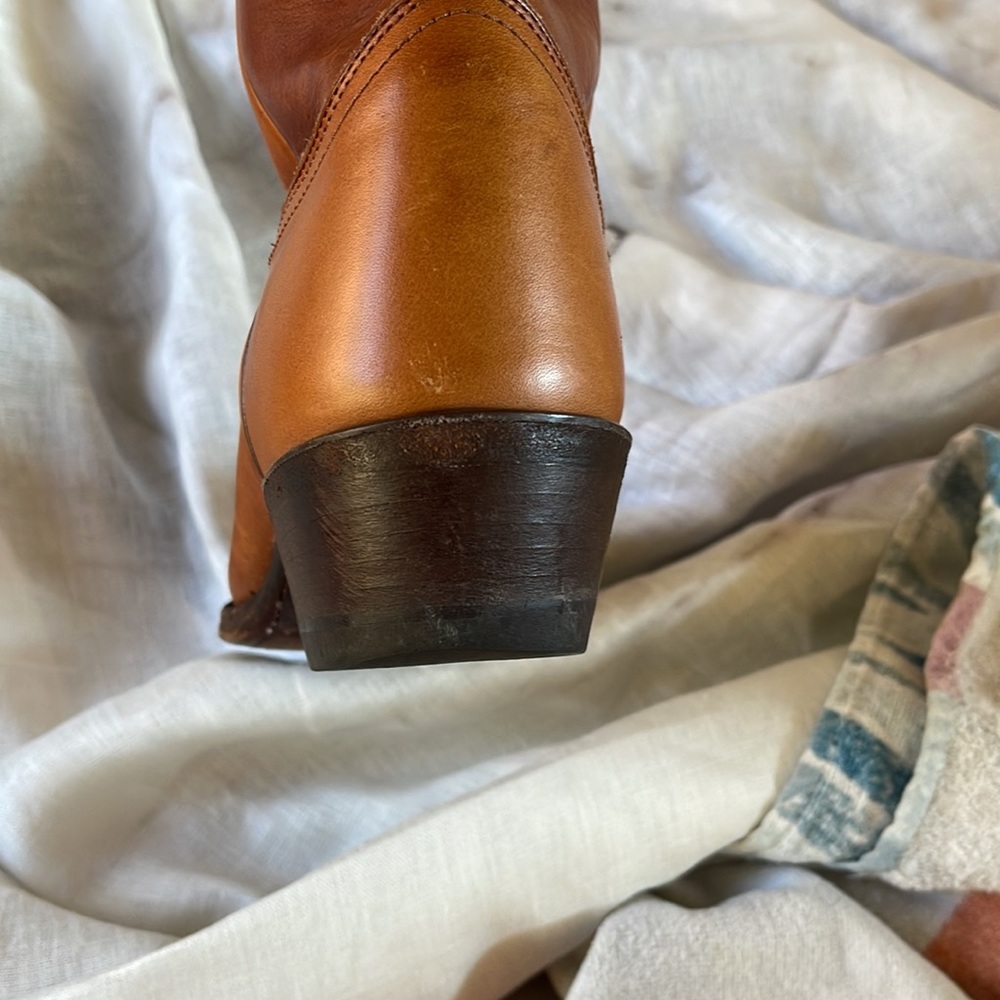 Justin’s Brown Boots kept in Wonderful Shape - Picture 5 of 6